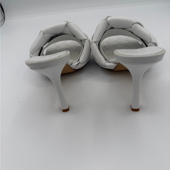 White Bottega Vaneta Woven Leather Sandals new with box and dust bag - Picture 3 of 5